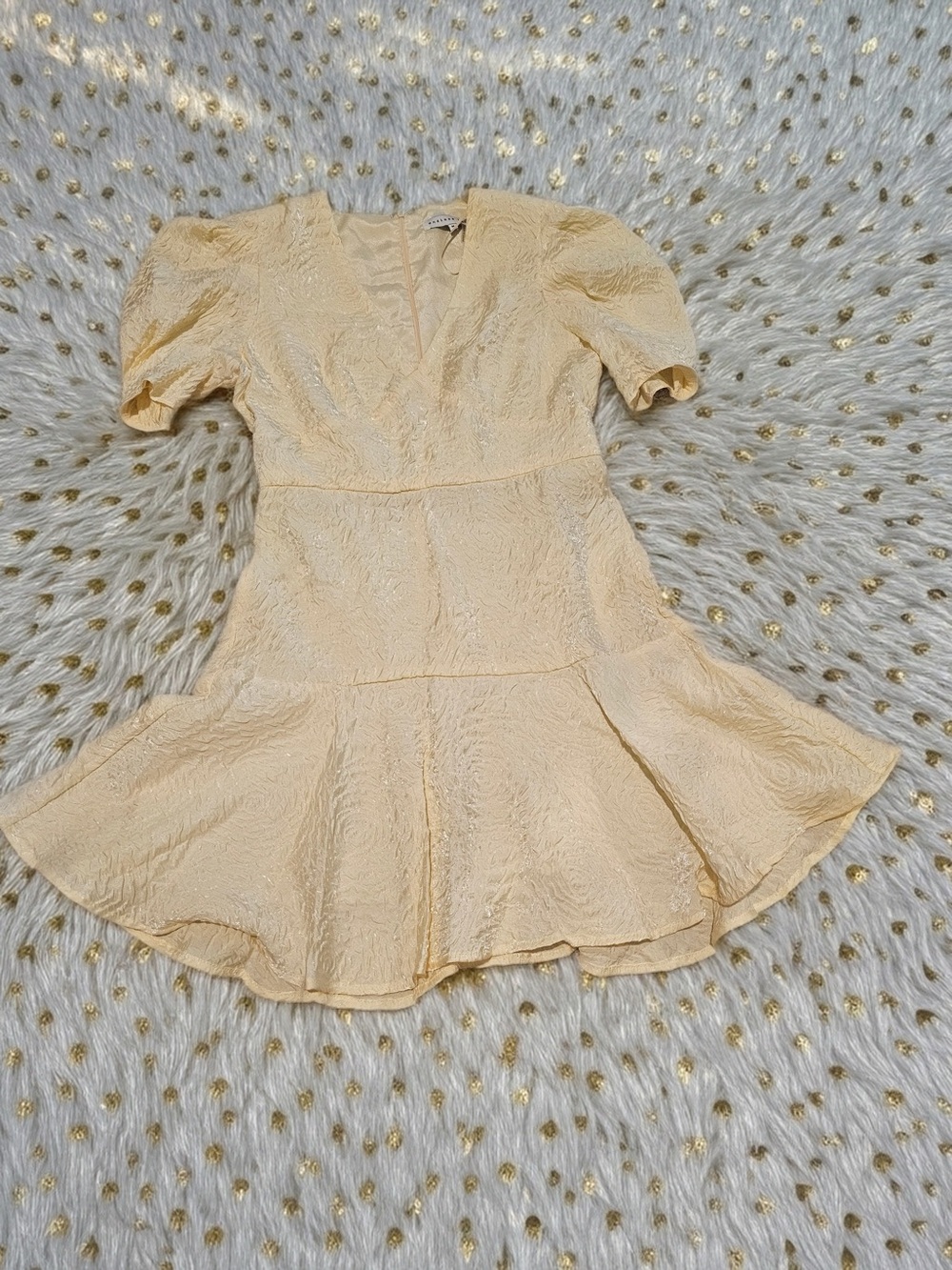 2.7 AUGUST APPAREL Textured Puff-Sleeve Mini Dress, Medium